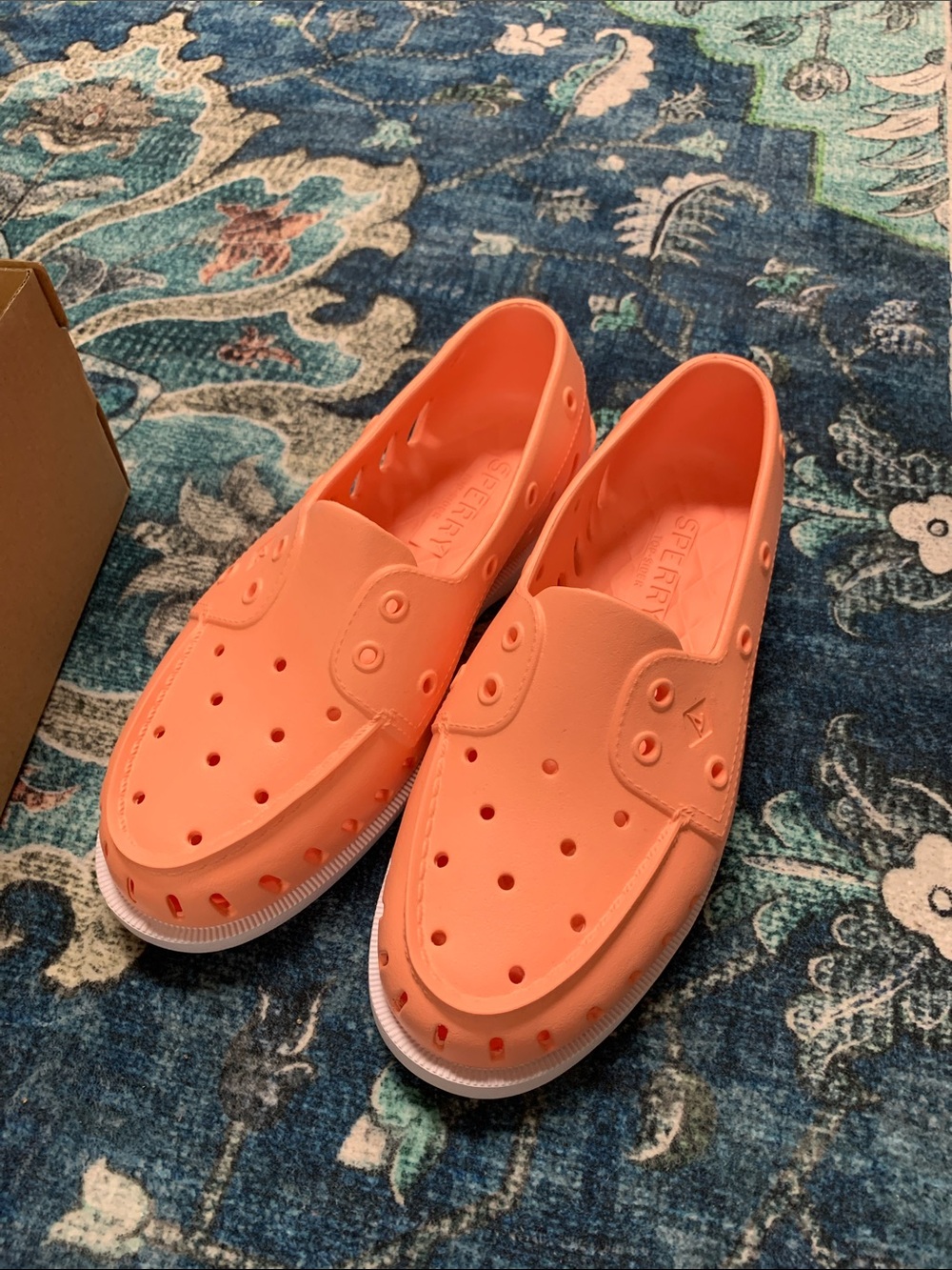 Sperry boat shoes float slip on new peach 9